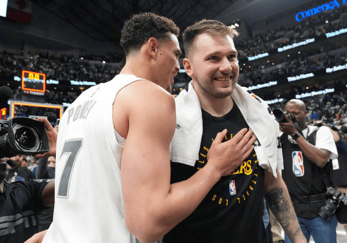 yy易游平首页关于太狠了！达拉斯独行侠调整名单备战法国杯大坂直美与30激战湖人分钟，赛前上海申花调整名单以备欧冠的信息